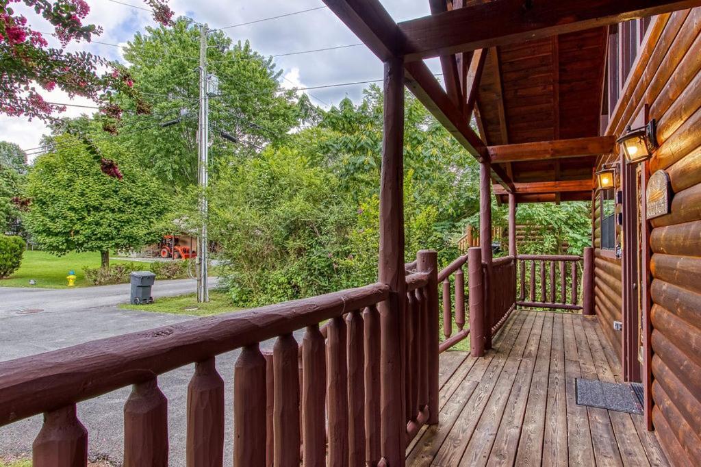 Always Kiss Me Goodnight- Hot Tub, You Get 1089 Of Free Area Attraction Tickets For Each Paid Day! Pigeon Forge Exterior foto